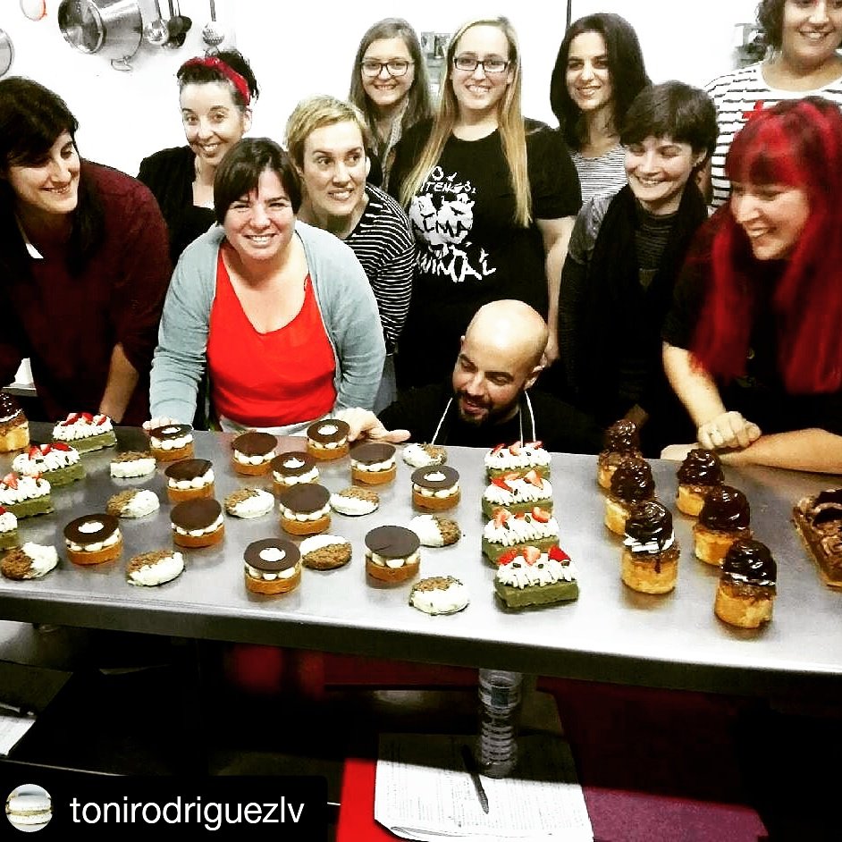 El Chef Toni Rodríguez nos ofreció un taller de repostería vegana creativa en La Cuchara Veggie