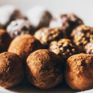 Trufas veganas (crudiveganas) de nueces y algarroba, sin arina ni azúcares refinados, de La Cuchara Veggie