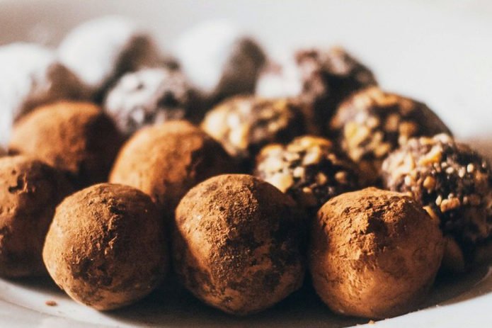 Trufas veganas (crudiveganas) de nueces y algarroba, sin arina ni azúcares refinados, de La Cuchara Veggie